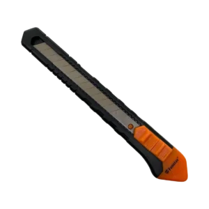 CUTTER DE PLASTICO 5 PUL 9 MM FUMETAX SW-12108